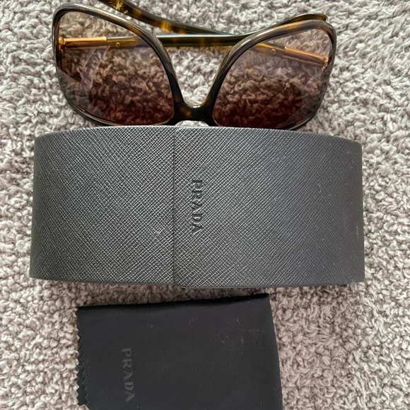 PRADA sunglasses - Picture 3 of 3